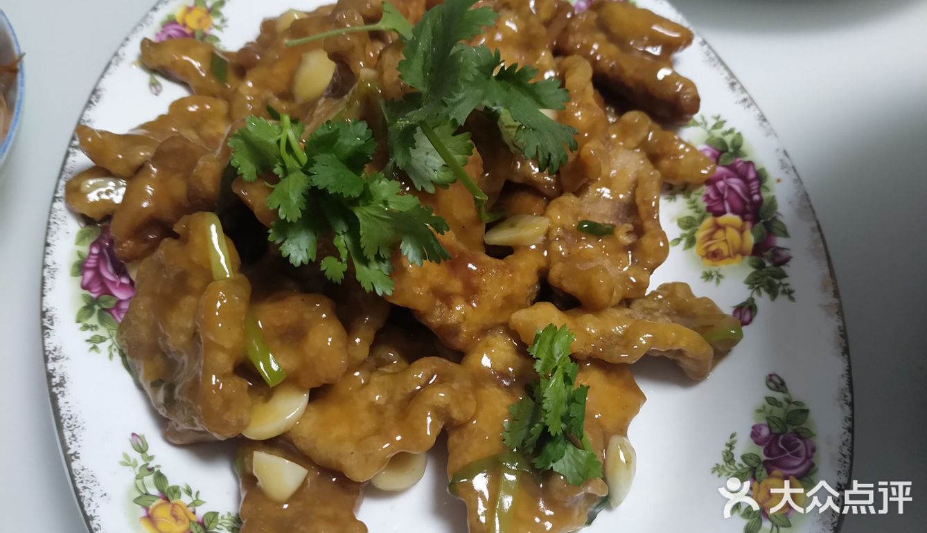 周末小聚，让我们多了一丝开心。舒服地吃了东北锅包肉