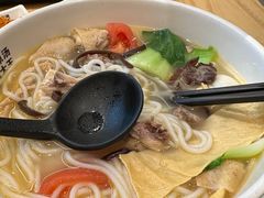 -蒙自源米线大王(东站店)
