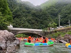 -安吉龙王山峡谷漂流