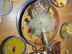 -洱火云南酸菜牛肉火锅(石景山当代商城店)