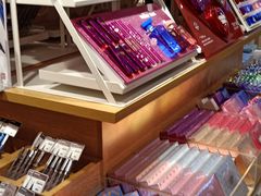 -名创优品(北京新中关购物中心地铁层店)