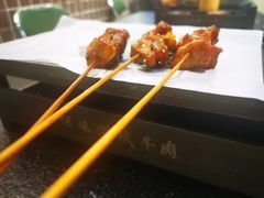 -何妹湿辣牛肉·粤式烧烤砂煲(桂雅路店)