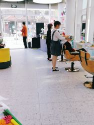 -PE SALON 