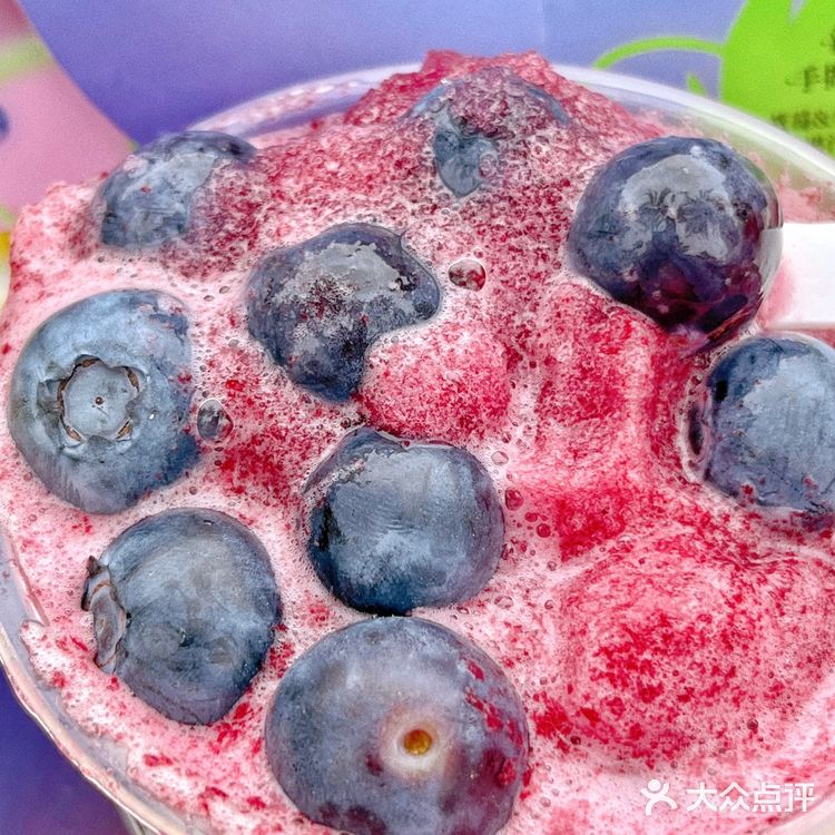 真的非常可！满满的蓝莓果肉，还有机会获得半杯蓝莓🫐