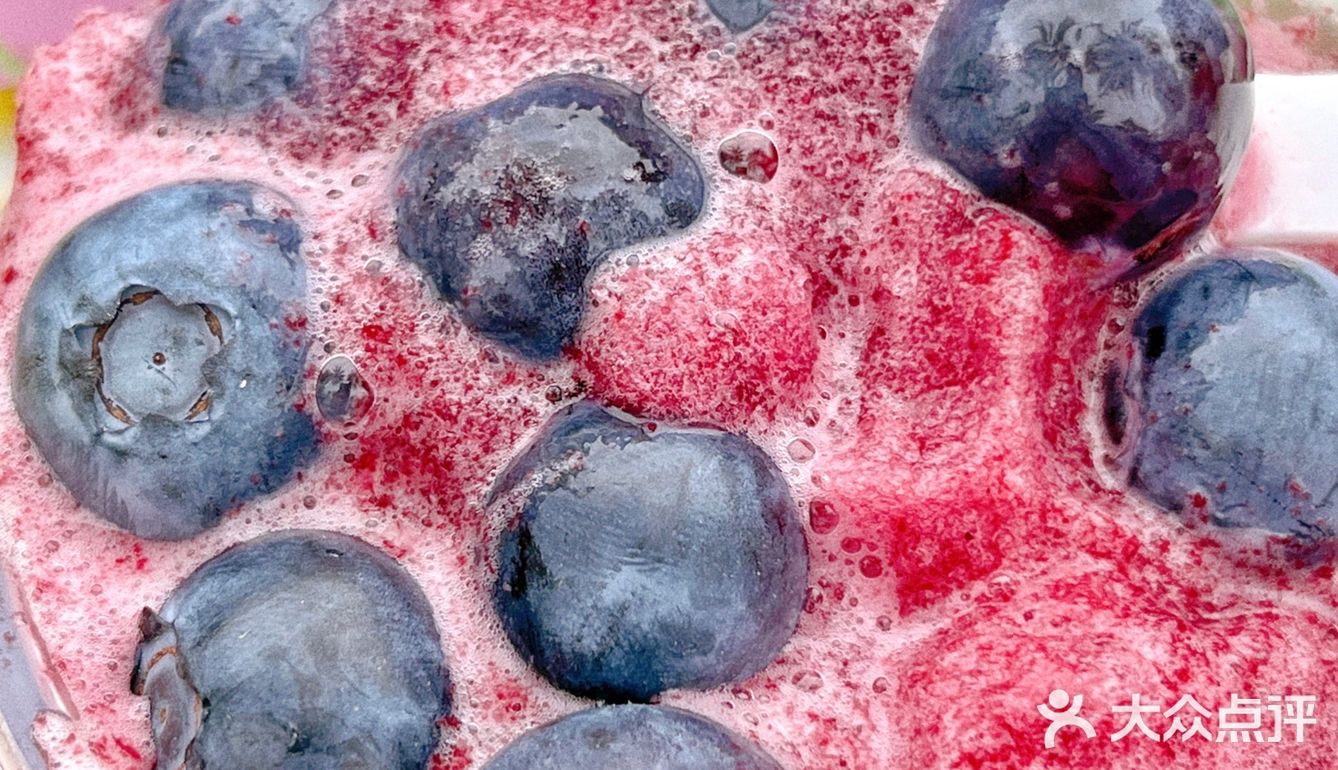 真的非常可！满满的蓝莓果肉，还有机会获得半杯蓝莓🫐