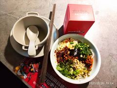 豆花米线-热火朝天鲜切牛肉火锅(南强街巷店)