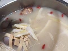 -三人行骨头王火锅(长寿店)