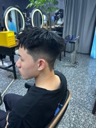 -藤野造型专业烫染接发