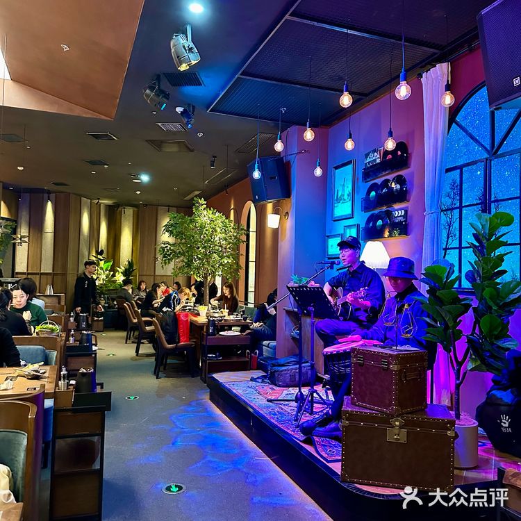 昆明恒隆牛马们为了吃上这家椰子鸡是有多拼