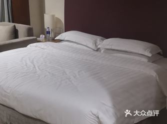 机场附近比较高档的酒店，价格不便宜，但是房间感觉很一