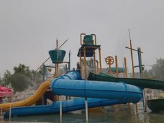 -黄河谷马拉湾海浪浴场