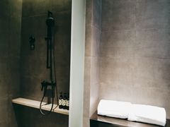 -上海虹桥中心爱琴海亚朵S酒店