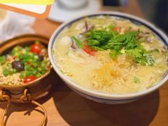 蒙自鸡汤过桥米线线-雀舞云南菜(乐客城店)