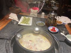 -大匠工房古船木艺术餐厅·猪肚鸡专门店(长白仙岛店)