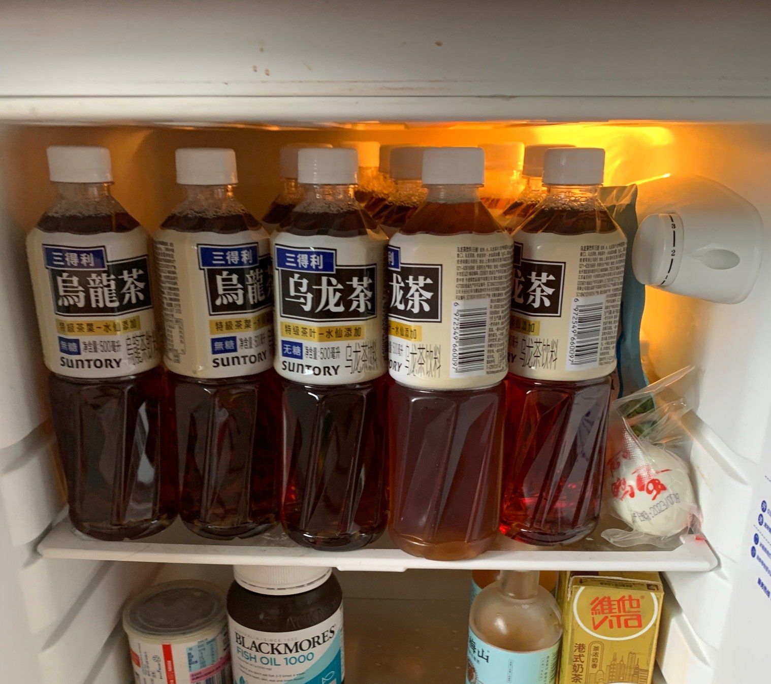 成年人的冰箱,堆满了冷冰冰的饮料