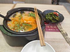 蒙自过桥米线-花馬肆.云南过桥米线(汉神购物广场现场熬汤店)