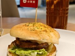 招牌秘制鸡腿堡-必胜客(兴华中路PH店)