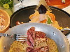 烤肉眼牛排伴火车头秘制酱汁-火车头法国西餐厅