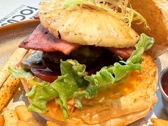 牛肉菠萝芝心汉堡-龙治汉堡(中华城店)