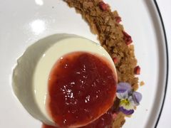 意大利香草奶冻配鲜草莓酱-K·Kitchen KK牛扒厨房(江南西店)