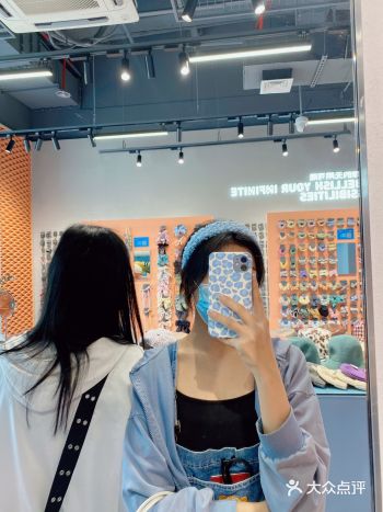 地铁深圳北一个饰品店 一看到里面的耳环就别吸引了