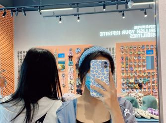 地铁深圳北一个饰品店 一看到里面的耳环就别吸引了
