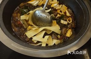 Special One-Pot Stew (Local Chicken, Black Fish, Yellow Croaker, Pork Ribs, Pig Feet, etc.)
