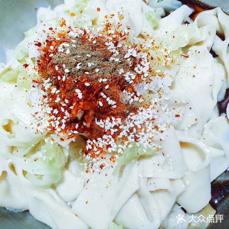 这碗水晶油泼面把你吃的美美哒[色][色][色]