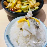 应该是把花椒磨碎来调味，去骨的鸡肉并不会很辣辣