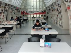 -钟书阁(松江泰晤士小镇店)