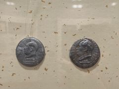 -毛泽东像章珍藏馆