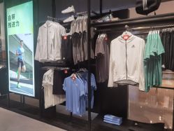 -adidas(德基广场店)