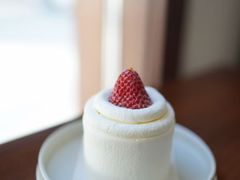 牛乳草莓蛋糕-侘寂甜品(自取店)