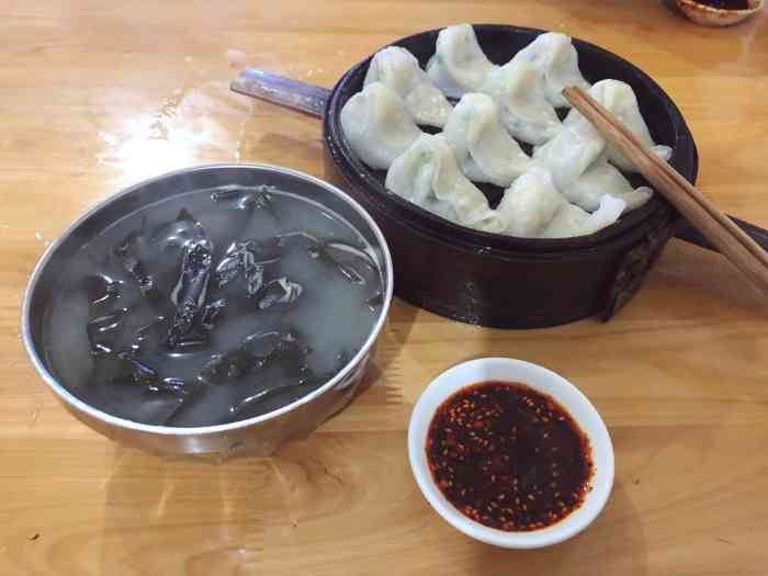 穆师蒸饺专卖"典型我大中华私人小作坊!点了特色蒸饺,可.