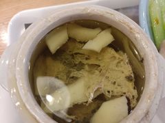 椰肉炖乌鸡汤-红荔村肠粉(中银店)
