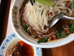 -爆炸头阿姨小四川正宗川味小吃(无任何分店)