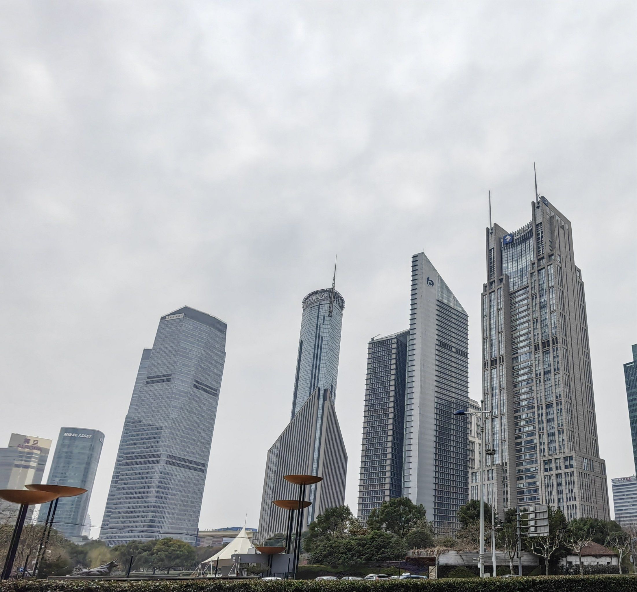 中国中央政府正式决定,浦东开发开放.9月11日