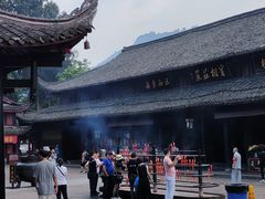 -峨眉山报国寺
