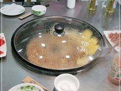 -屯老二农家铁锅炖·行业领军者(梅江店)