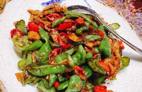 Stir-Fried Black Pork with Wild Chili