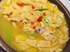 -阿瓦山寨·湘菜现炒·剁椒鱼头王(咸阳总店)
