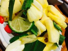 鲜柠檬拌菠萝-云海肴·汽锅鸡·云南菜(天津国金汇店)