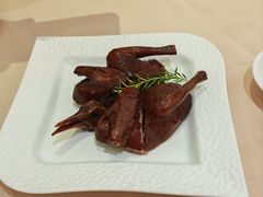 红烧玻璃乳鸽-南海渔村·空中一号