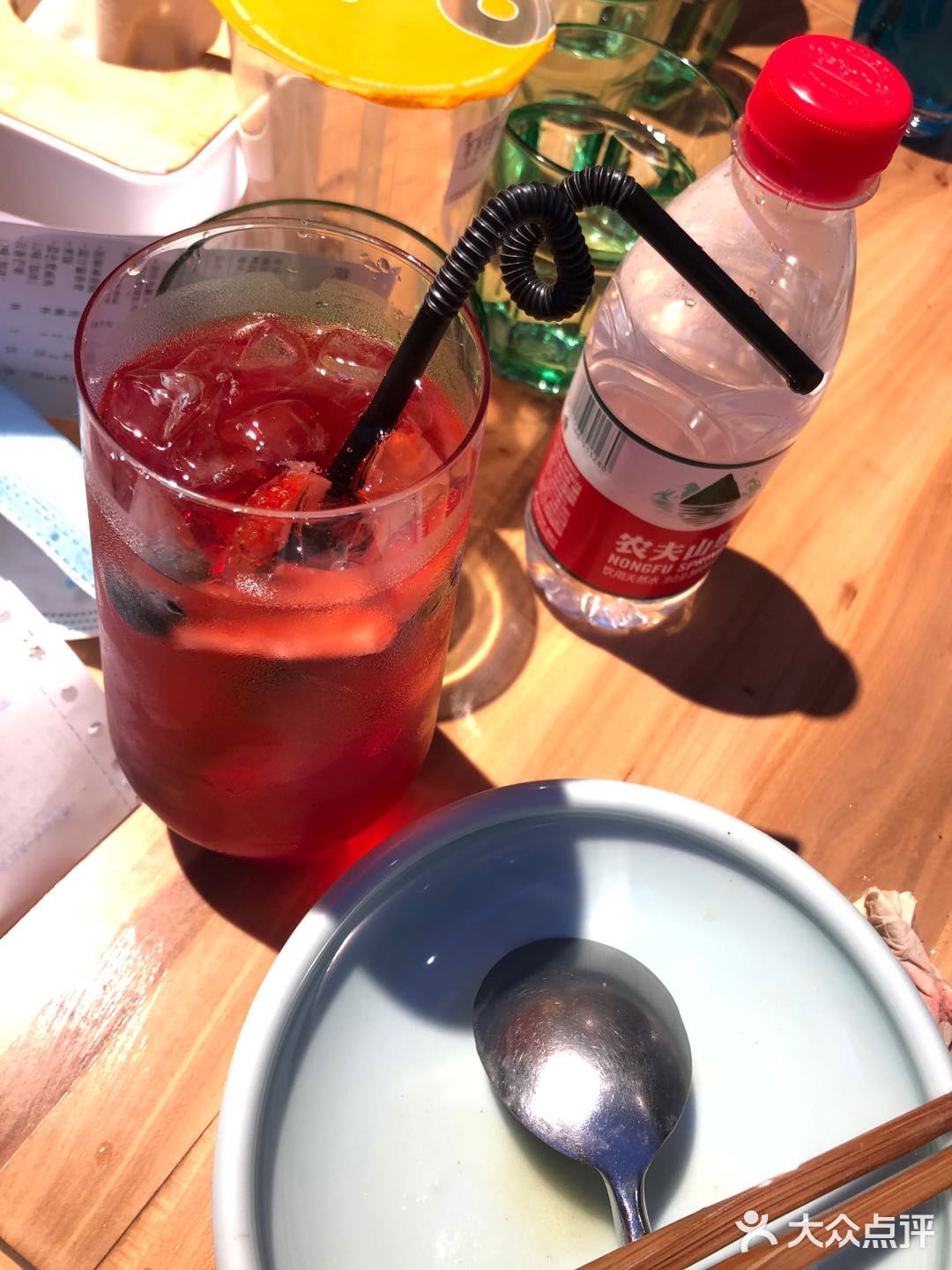 有点接受不了，麻辣香锅不能自己配菜，是固定给配好的