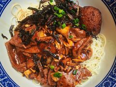 蛤蜊猪肝拌面+虎皮蛋-沪西老弄堂面馆(定西路店)