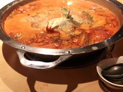 -野山舂·贵州现舂酸汤火锅(鸿通城店)