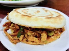 孜然羊肉夹馍-汉思肴 热面皮(虬江路店)