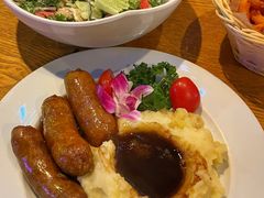 西班牙烤肠配土豆泥-味德西餐音乐酒吧 Wade's Bar&Grill