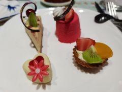 -亚洲国际大酒店·云顶阁旋转自助餐厅