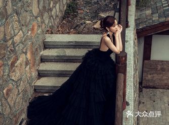 在美丽的古镇里 随处可见古风古色的美景 这里不仅民族